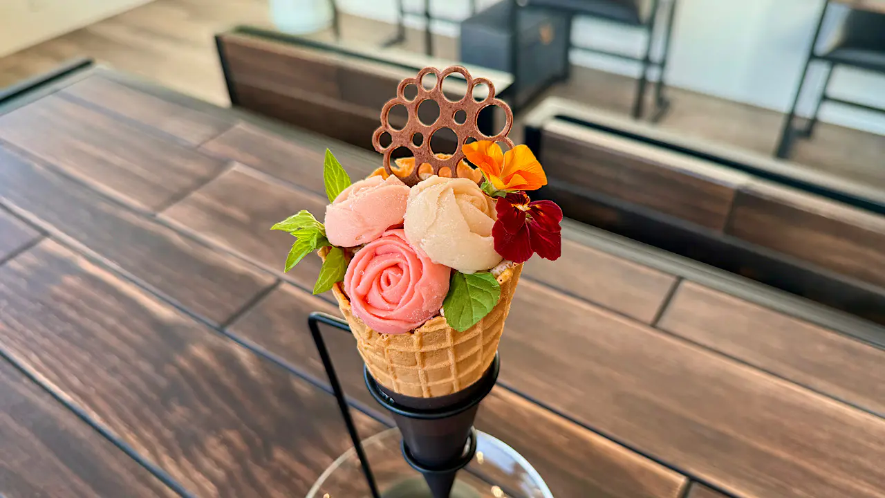 花束みたいなソフトクリームがめちゃかわいい【Cafe de Repos】忙しさ